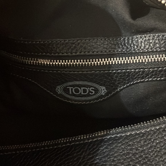 Tod's Black Leather Shoulder Bag - Picture 8 of 11